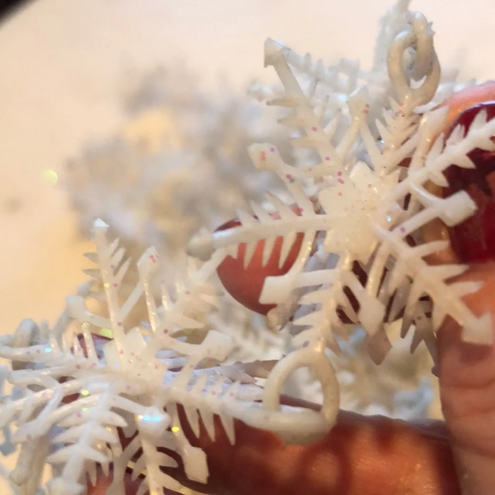 CHRISTMAS GARLAND • WHITE SNOWFLAKES